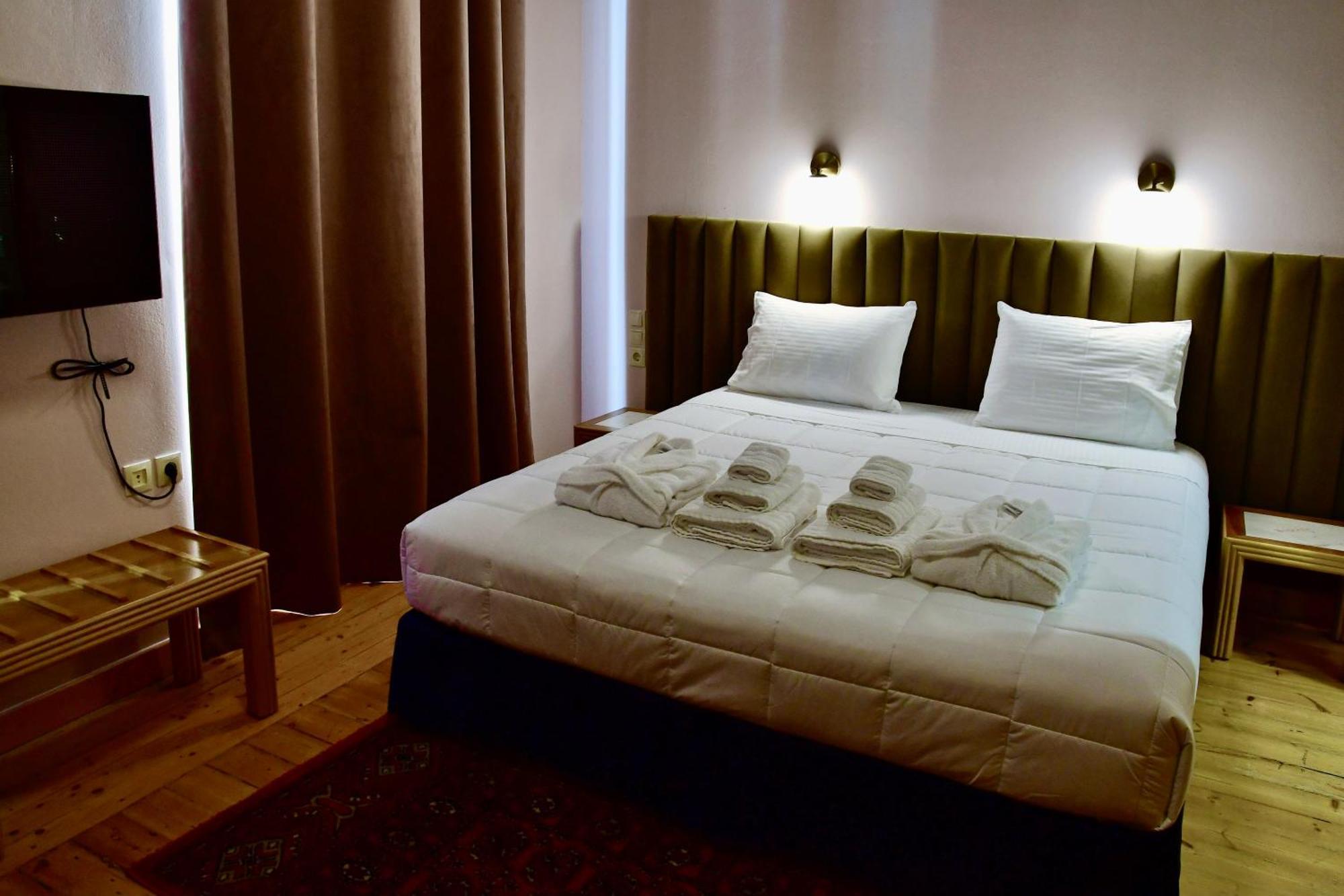 Vasilikon Hotel 1888 The Past Is Present Historical Preservation Monument Kalamata Exterior photo